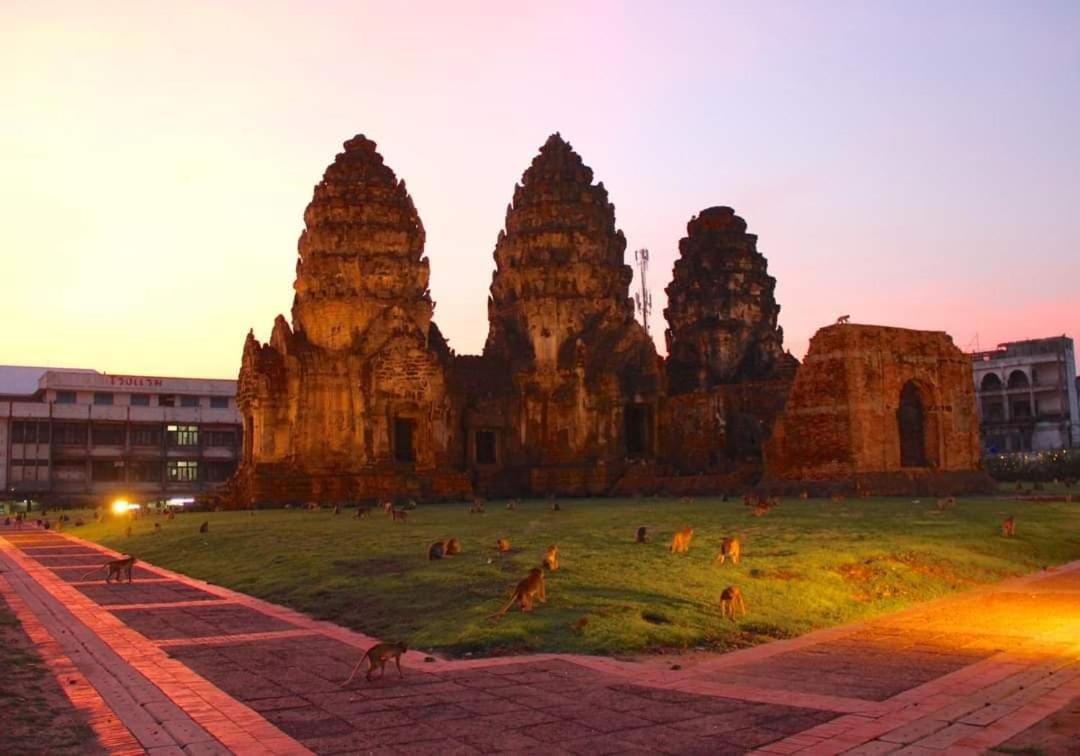 Pee Homestay Lopburi Ban Tha Krayang Buitenkant foto