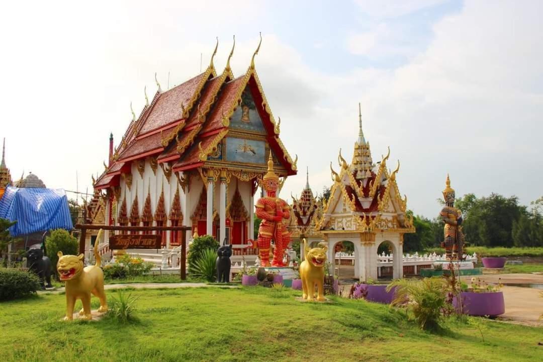 Pee Homestay Lopburi Ban Tha Krayang Buitenkant foto