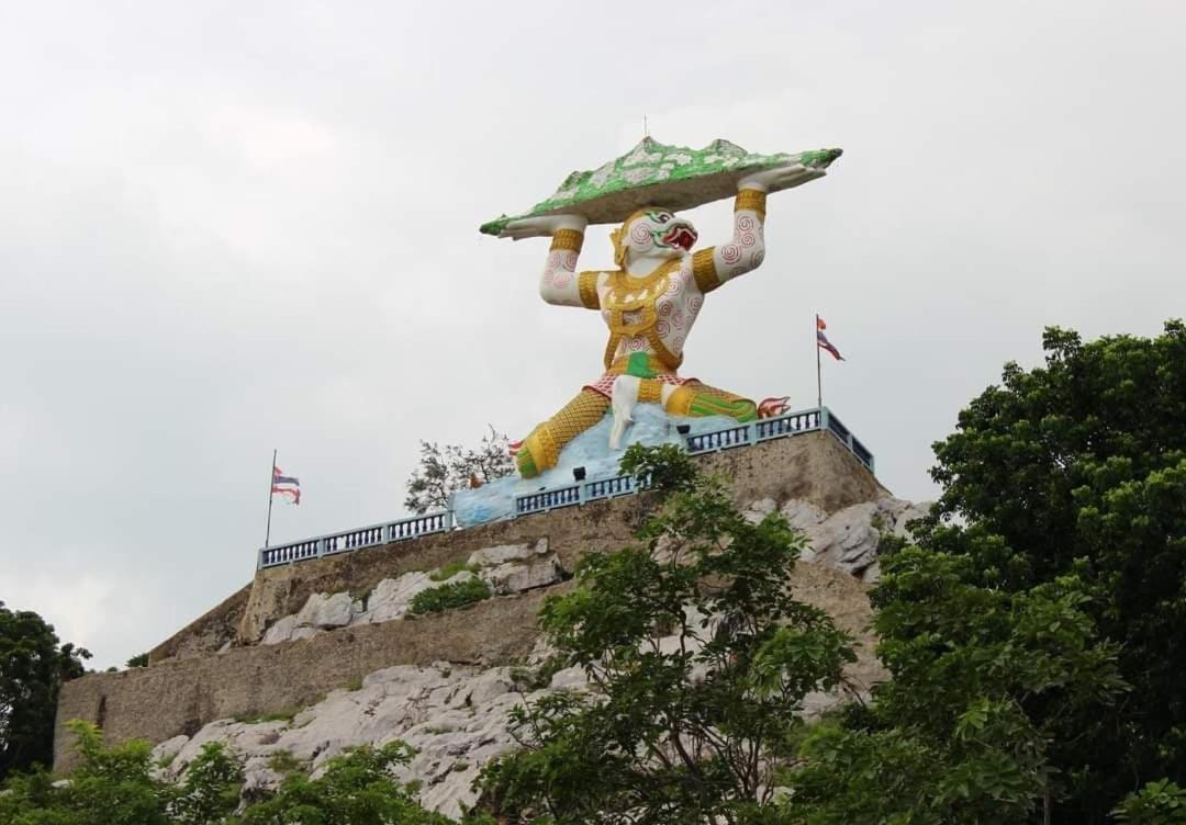 Pee Homestay Lopburi Ban Tha Krayang Buitenkant foto