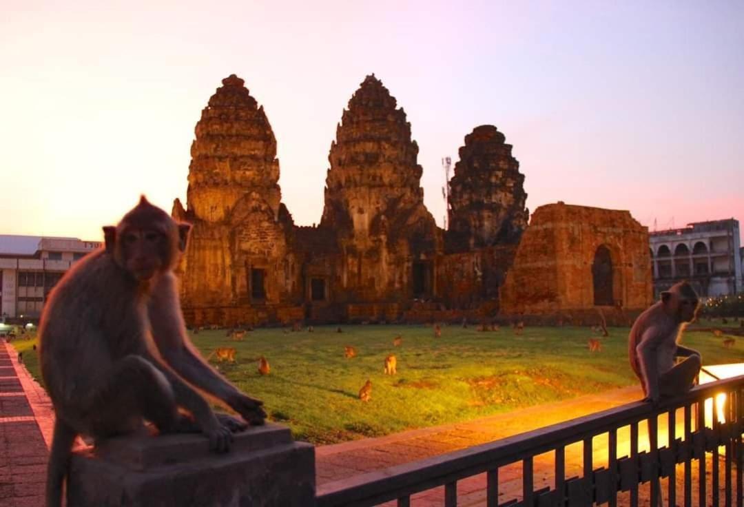 Pee Homestay Lopburi Ban Tha Krayang Buitenkant foto