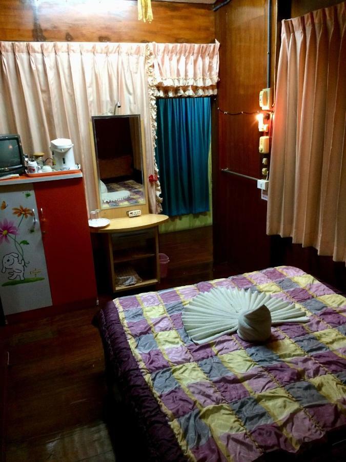 Pee Homestay Lopburi Ban Tha Krayang Buitenkant foto