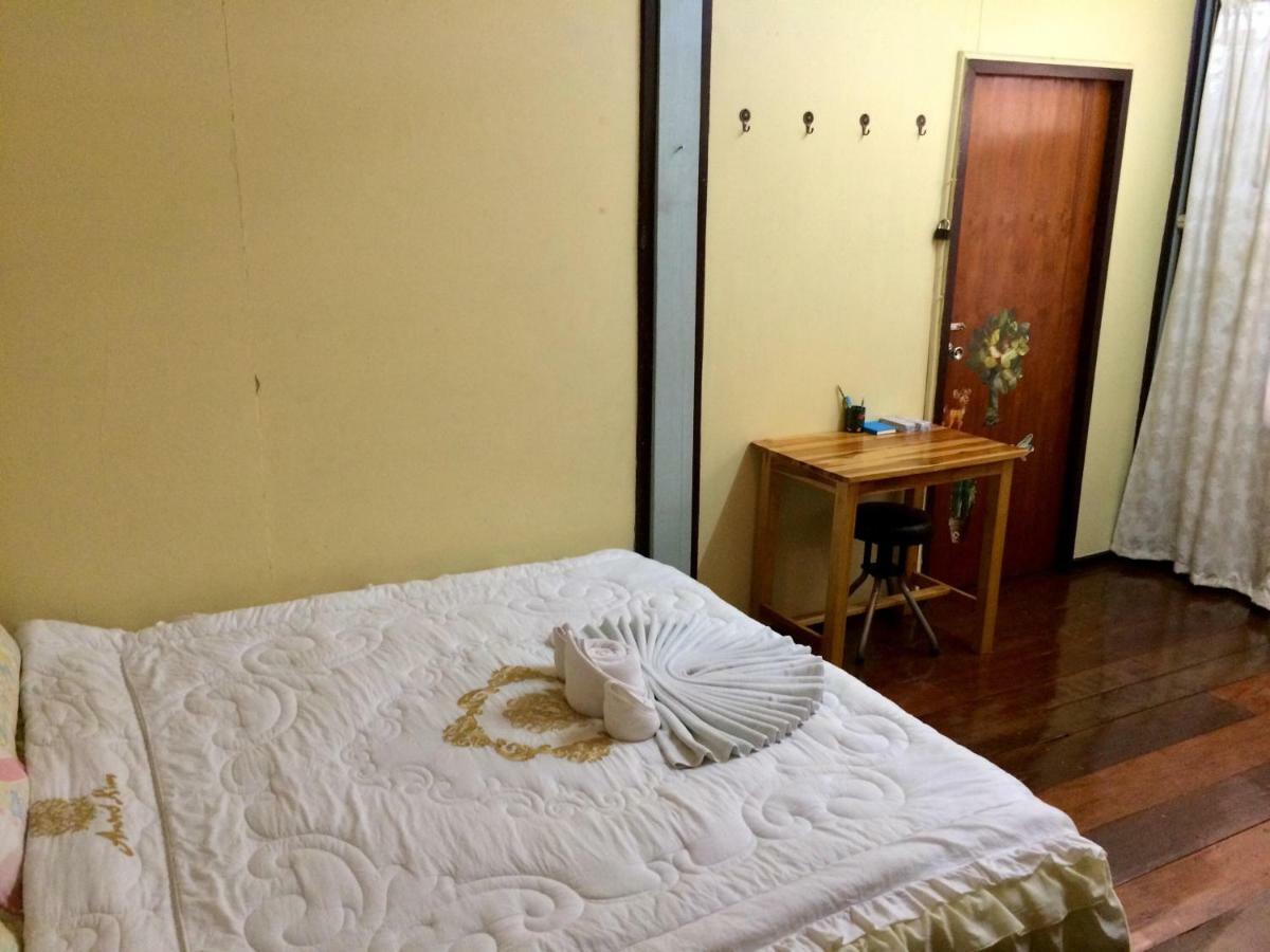 Pee Homestay Lopburi Ban Tha Krayang Buitenkant foto