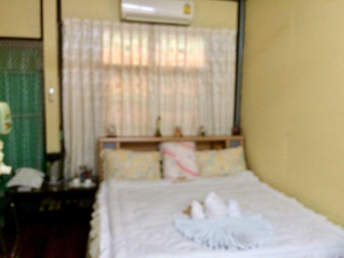 Pee Homestay Lopburi Ban Tha Krayang Buitenkant foto