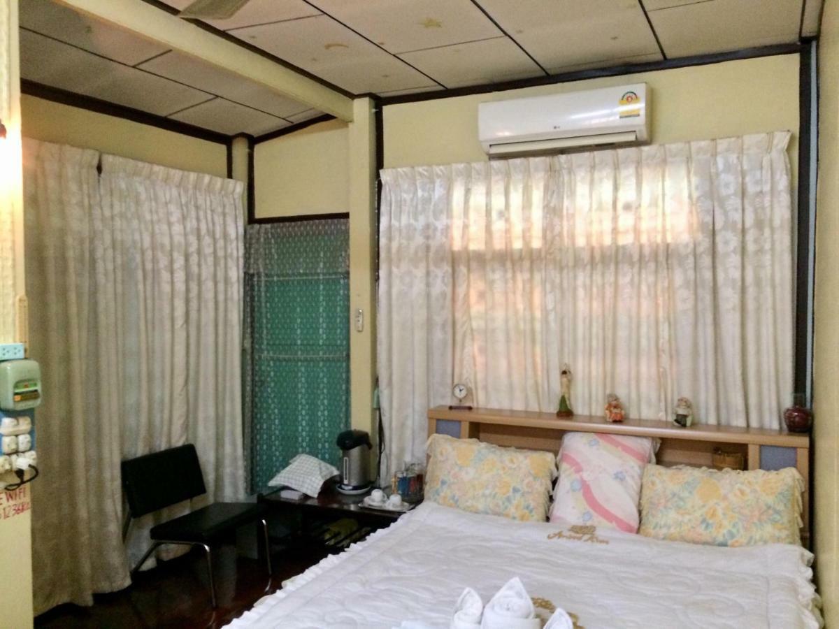 Pee Homestay Lopburi Ban Tha Krayang Buitenkant foto