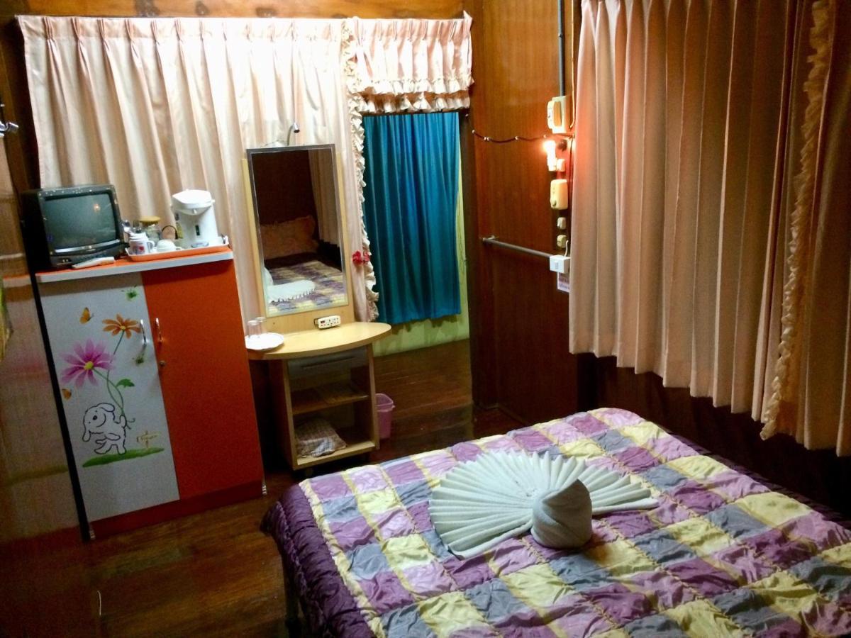 Pee Homestay Lopburi Ban Tha Krayang Buitenkant foto